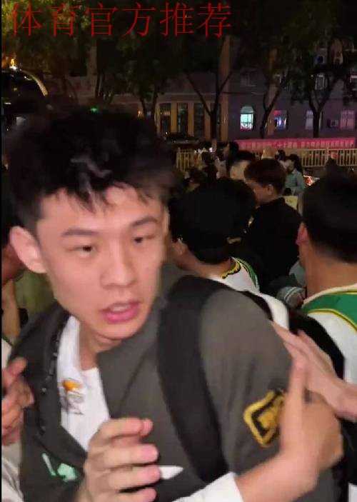 对FMVP甩脸色?被王岚嵚打爆心态崩了,球迷:郭士强不带你没毛病 对FMVP甩脸色?被王岚嵚打爆心态崩了,球迷:郭士强不带你没毛病